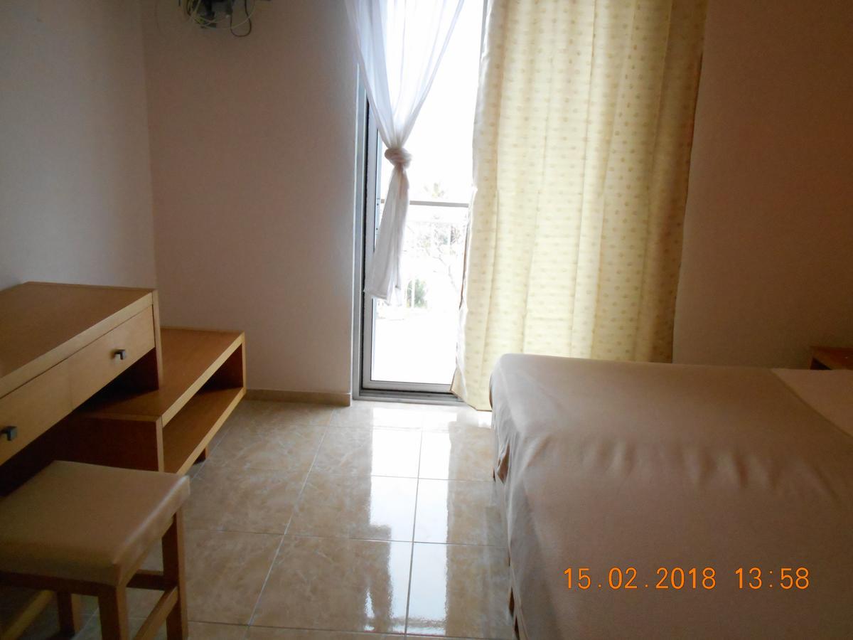 Hotel Doukas à Skala Rachoni  Extérieur photo