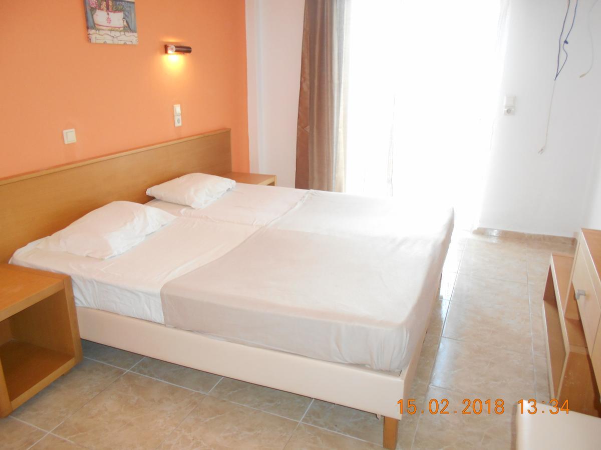 Hotel Doukas à Skala Rachoni  Extérieur photo
