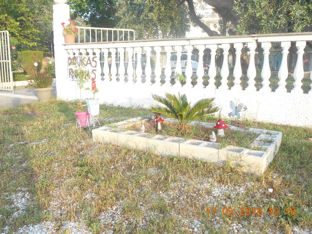 Hotel Doukas à Skala Rachoni  Extérieur photo